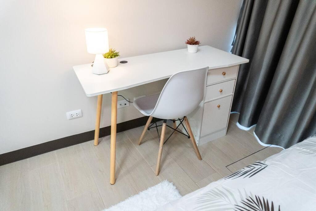 A2J Luxury 2Br Bgc Uptown Suite Near Uptown Mall Manila Zewnętrze zdjęcie