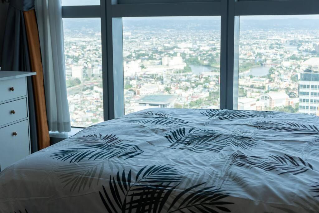 A2J Luxury 2Br Bgc Uptown Suite Near Uptown Mall Manila Zewnętrze zdjęcie