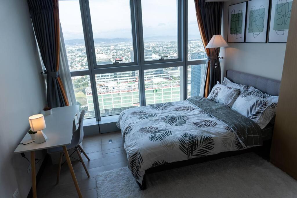 A2J Luxury 2Br Bgc Uptown Suite Near Uptown Mall Manila Zewnętrze zdjęcie