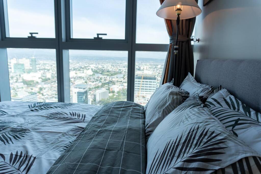 A2J Luxury 2Br Bgc Uptown Suite Near Uptown Mall Manila Zewnętrze zdjęcie