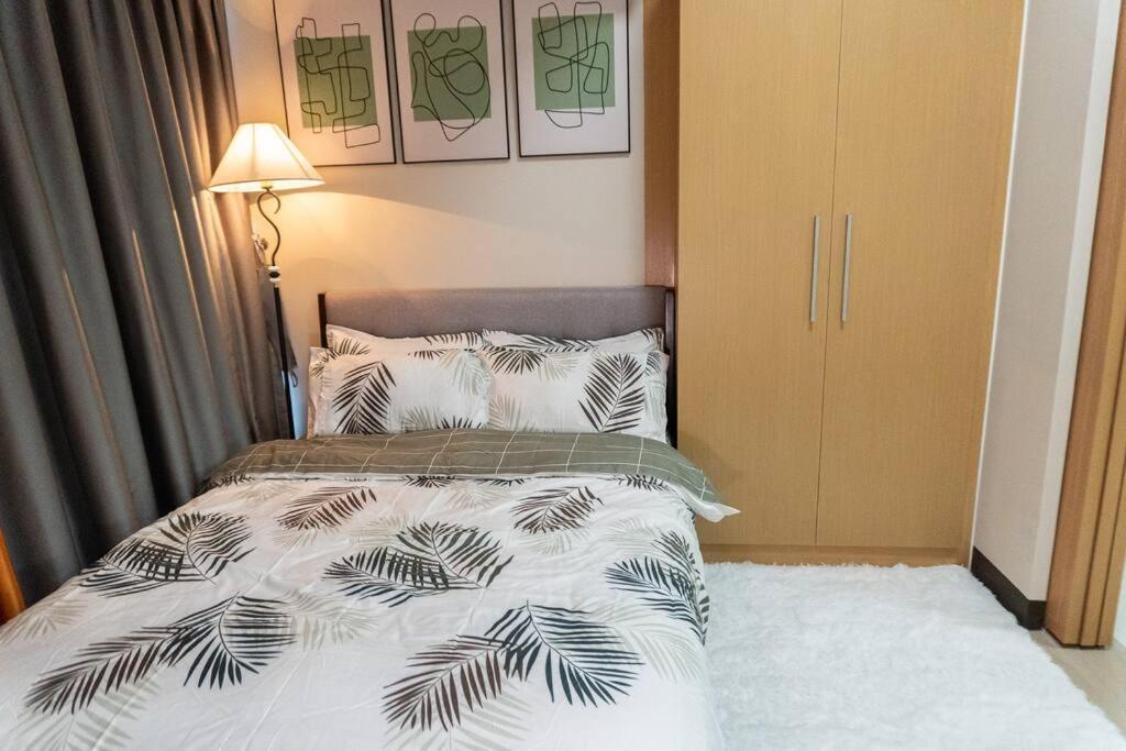 A2J Luxury 2Br Bgc Uptown Suite Near Uptown Mall Manila Zewnętrze zdjęcie