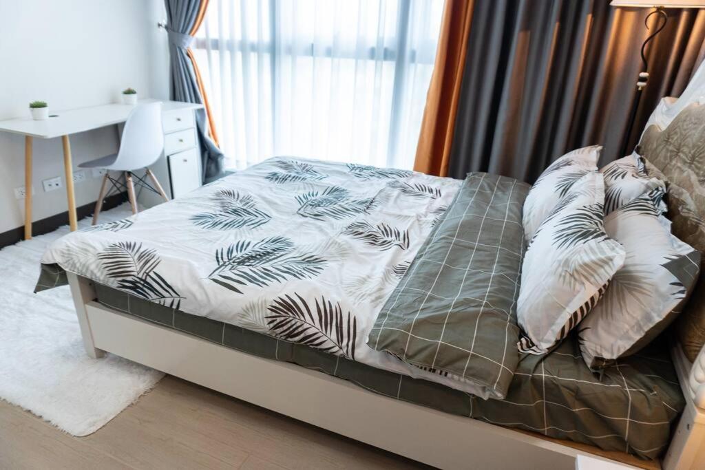 A2J Luxury 2Br Bgc Uptown Suite Near Uptown Mall Manila Zewnętrze zdjęcie