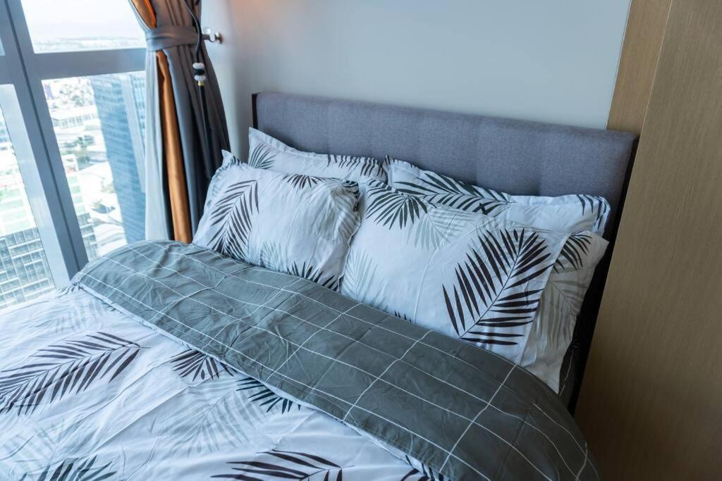A2J Luxury 2Br Bgc Uptown Suite Near Uptown Mall Manila Zewnętrze zdjęcie